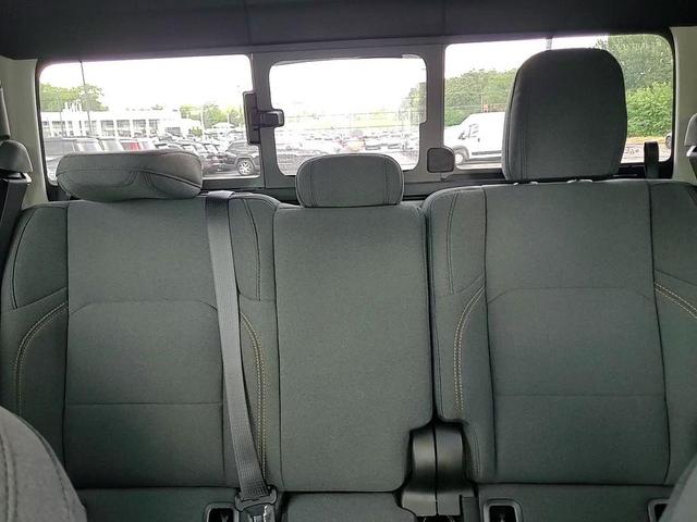 Photo of 2025 Granite Crystal Metallic Clearcoat Jeep Gladiator