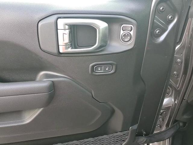 Photo of 2025 Granite Crystal Metallic Clearcoat Jeep Gladiator