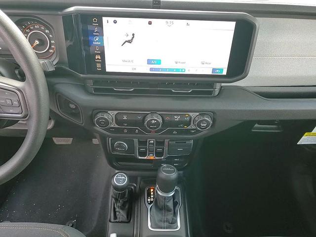 Photo of 2025 Granite Crystal Metallic Clearcoat Jeep Gladiator