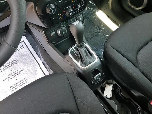 Photo of 2023 Alpine White Clearcoat Jeep Renegade