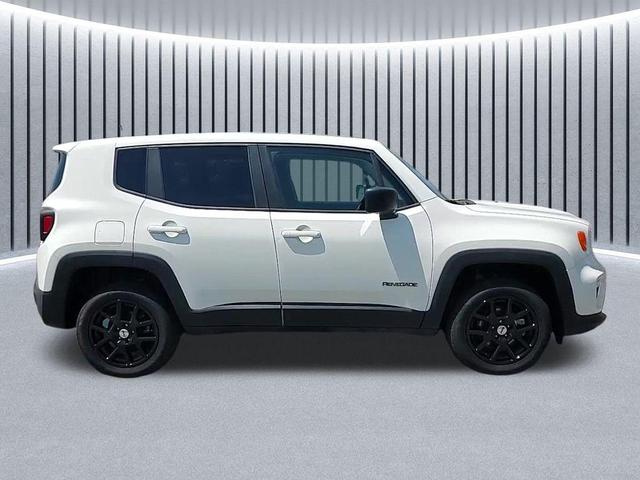 Photo of 2023 Alpine White Clearcoat Jeep Renegade