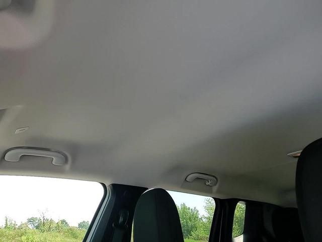 Photo of 2023 Alpine White Clearcoat Jeep Renegade