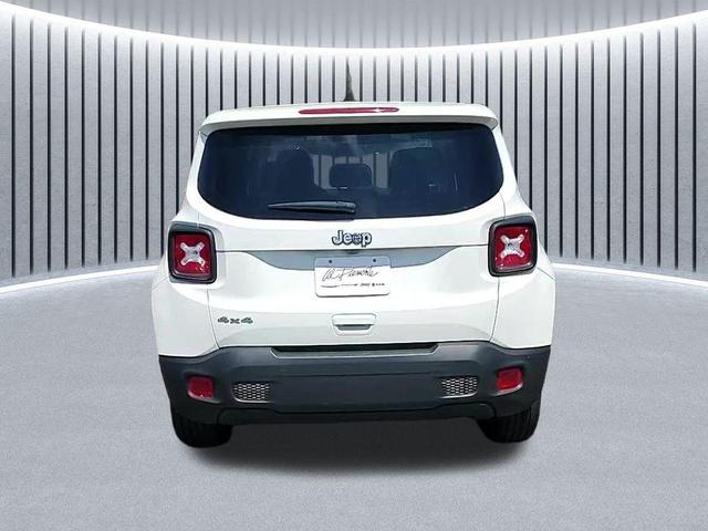Photo of 2023 Alpine White Clearcoat Jeep Renegade