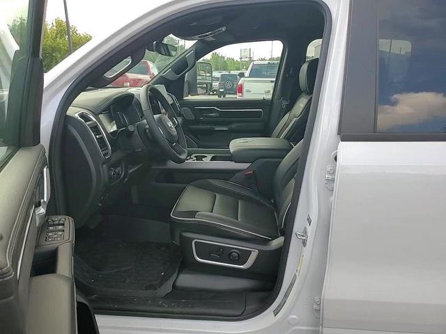 Photo of 2025 Ivory White Tri-Coat Pearlcoat RAM 1500