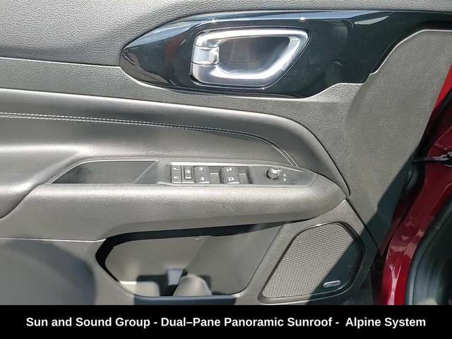 Photo of 2022 Velvet Red Pearlcoat Jeep Compass