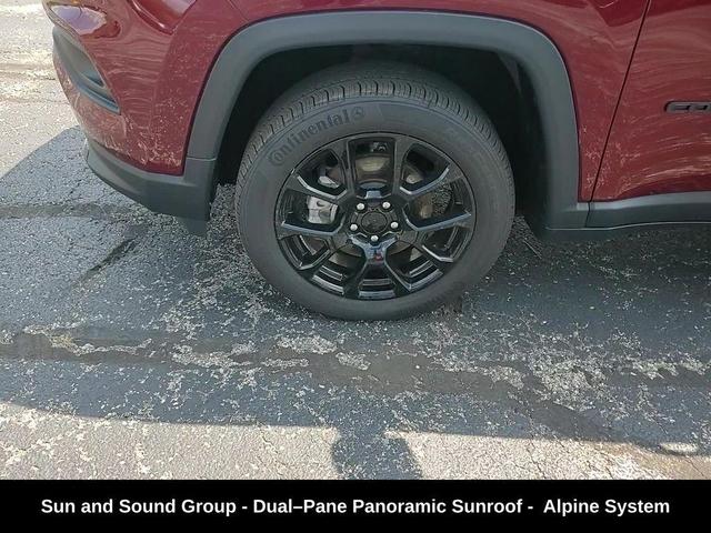 Photo of 2022 Velvet Red Pearlcoat Jeep Compass