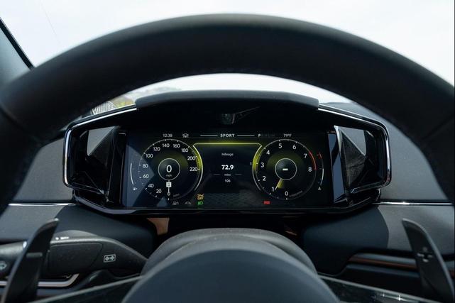Photo of 2025 Onyx Black Aston Martin Vanquish