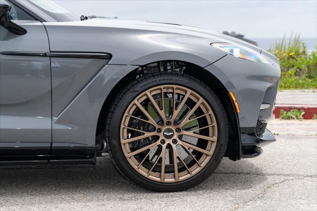Photo of 2025 Grey Aston Martin DBX