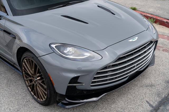 Photo of 2025 Grey Aston Martin DBX