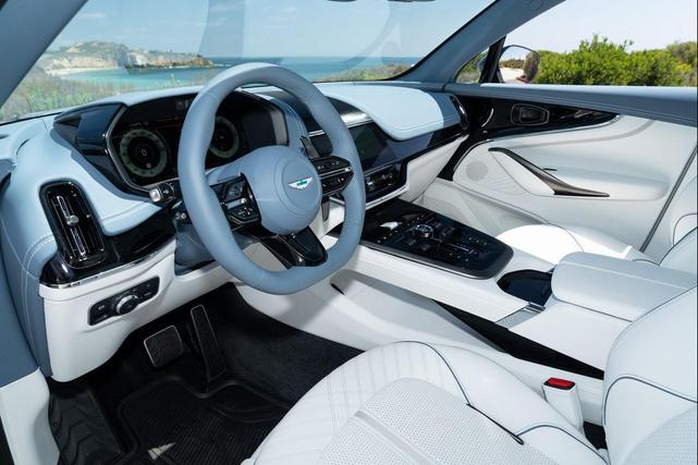 Photo of 2025 Blue Aston Martin DBX