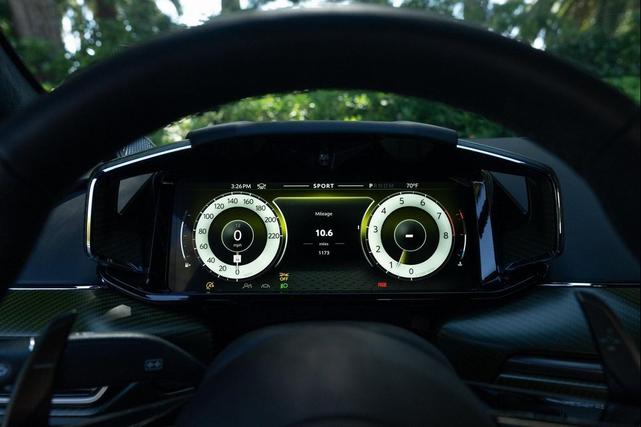 Photo of 2025 Silver Aston Martin Vantage