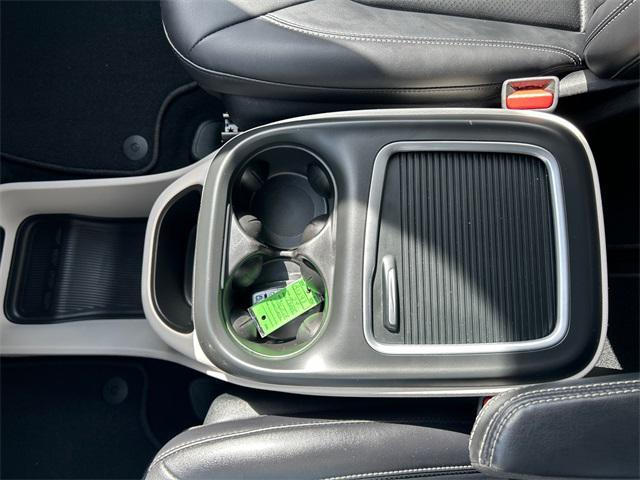 Photo of 2024 Diamond Black Crystal Pearlcoat Chrysler Pacifica