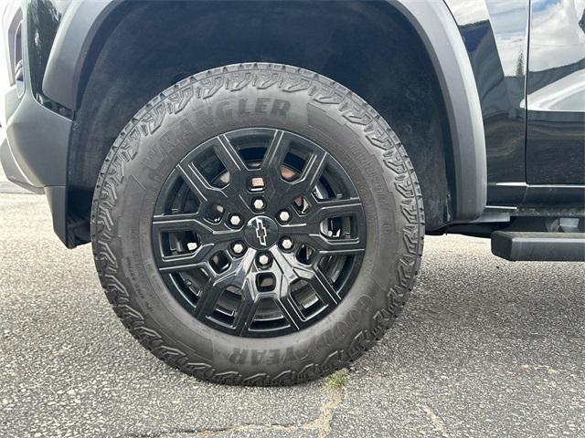 Photo of 2024 Black Chevrolet Colorado