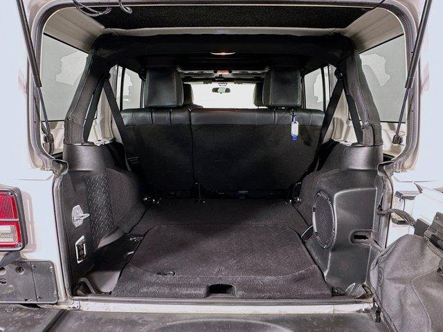 Photo of 2012 Bright White Jeep Wrangler Unlimited