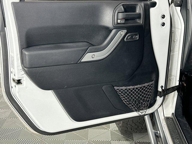 Photo of 2012 Bright White Jeep Wrangler Unlimited