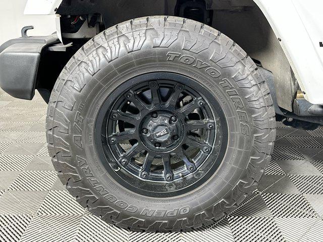 Photo of 2012 Bright White Jeep Wrangler Unlimited
