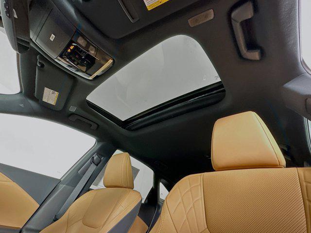 Photo of 2025 Nori Green Pearl Lexus RX 350
