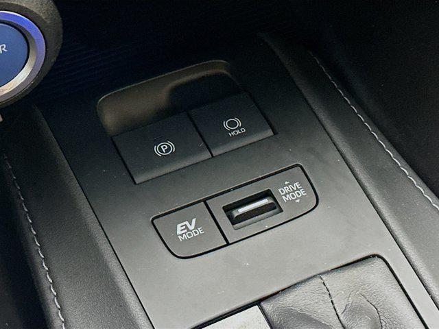 Photo of 2021 Blizzard Pearl Toyota Venza