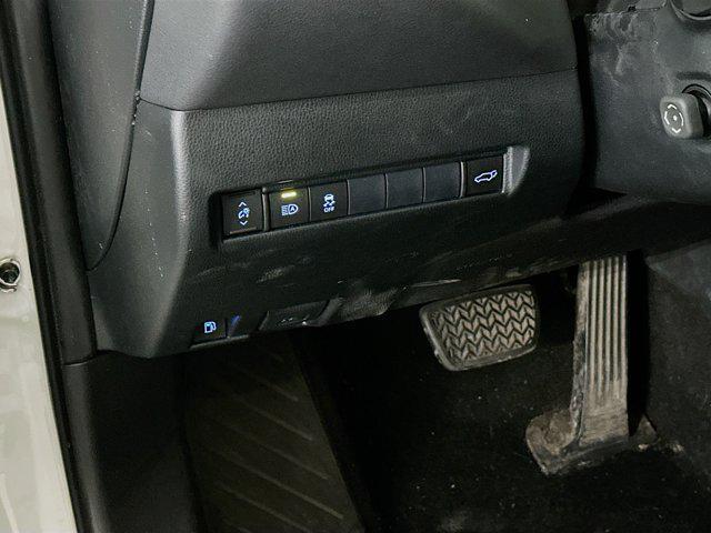 Photo of 2021 Blizzard Pearl Toyota Venza