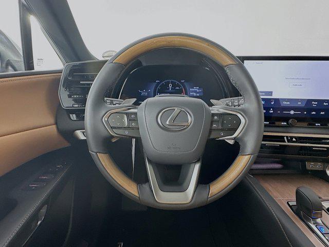 Photo of 2025 Eminent White Pearl Lexus RX 350