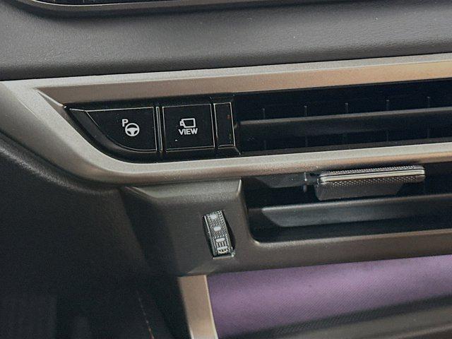 Photo of 2025 Eminent White Pearl Lexus RX 350