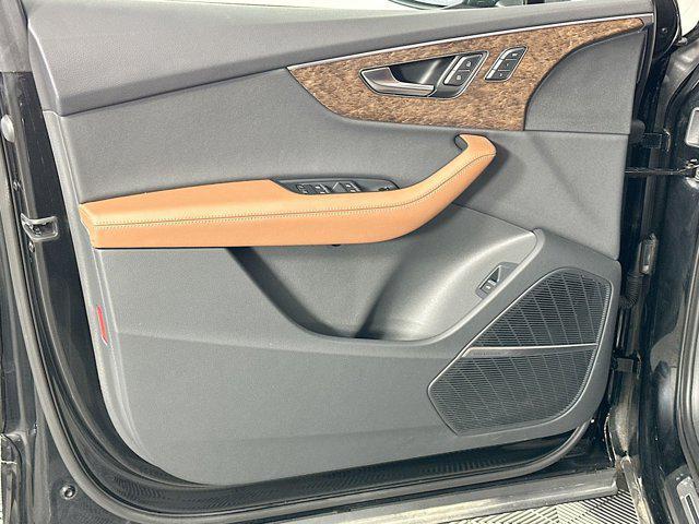 Photo of 2025 Black Metallic Audi Q7