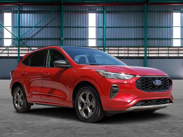 Photo of 2023 Rapid Red Metallic Tinted Clearcoat Ford Escape