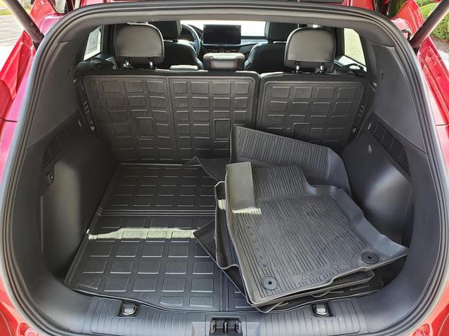 Photo of 2023 Rapid Red Metallic Tinted Clearcoat Ford Escape