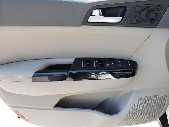 Photo of 2019 Snow White Pearl Kia Sportage