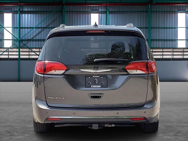 Photo of 2017 Granite Crystal Metallic Clearcoat Chrysler Pacifica