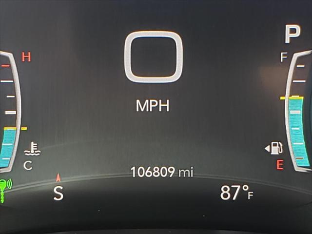 Photo of 2017 Granite Crystal Metallic Clearcoat Chrysler Pacifica