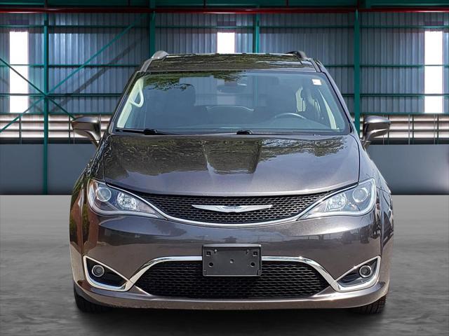 Photo of 2017 Granite Crystal Metallic Clearcoat Chrysler Pacifica