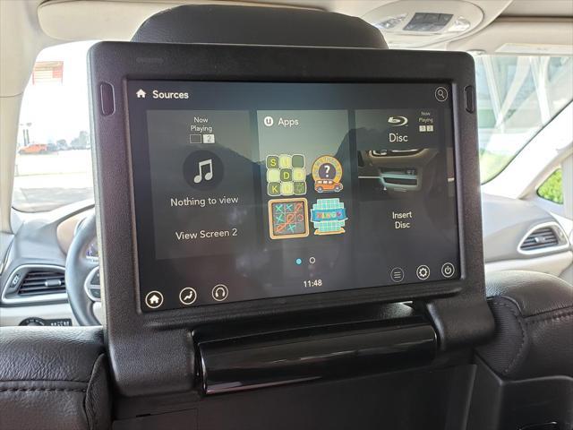 Photo of 2017 Granite Crystal Metallic Clearcoat Chrysler Pacifica