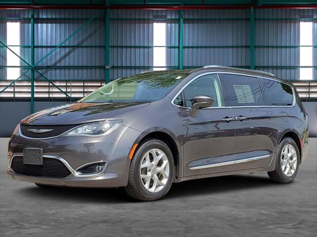 Photo of 2017 Granite Crystal Metallic Clearcoat Chrysler Pacifica