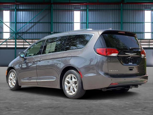 Photo of 2017 Granite Crystal Metallic Clearcoat Chrysler Pacifica