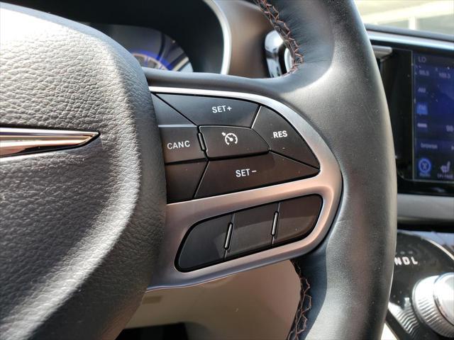 Photo of 2017 Granite Crystal Metallic Clearcoat Chrysler Pacifica