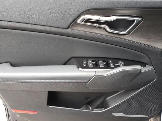 Photo of 2023 Shadow Matte Gray Kia Sportage