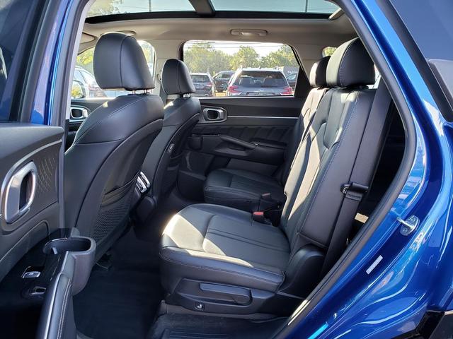 Photo of 2021 Sapphire Blue Kia Sorento