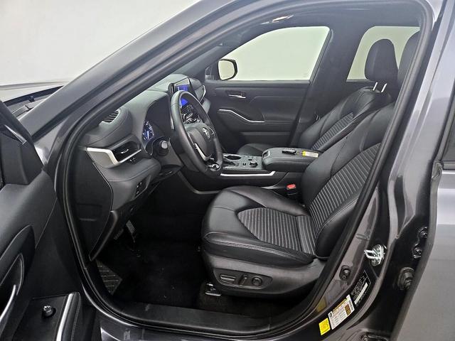 Photo of 2024 Gray Toyota Highlander