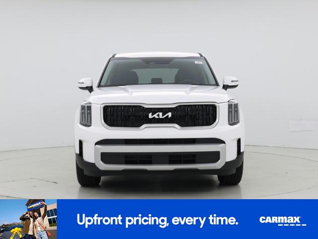Photo of 2024 White Kia Telluride