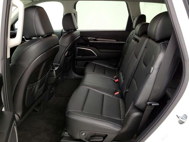 Photo of 2024 White Kia Telluride