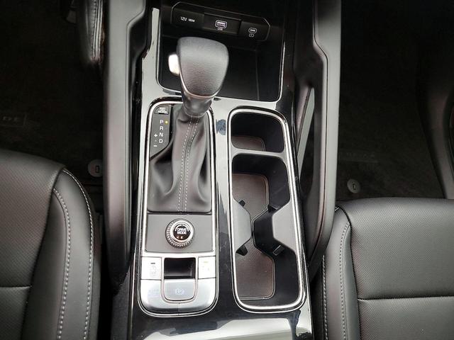 Photo of 2024 White Kia Telluride