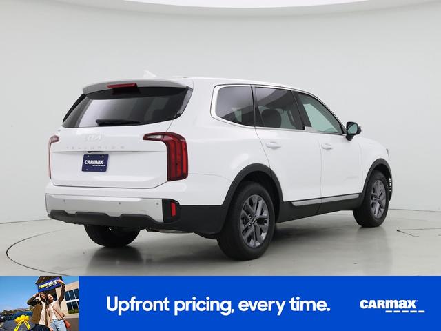 Photo of 2024 White Kia Telluride