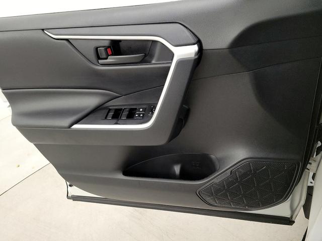 Photo of 2020 White Toyota RAV4