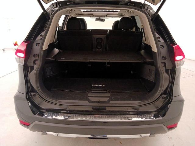 Photo of 2018 Black Nissan Rogue