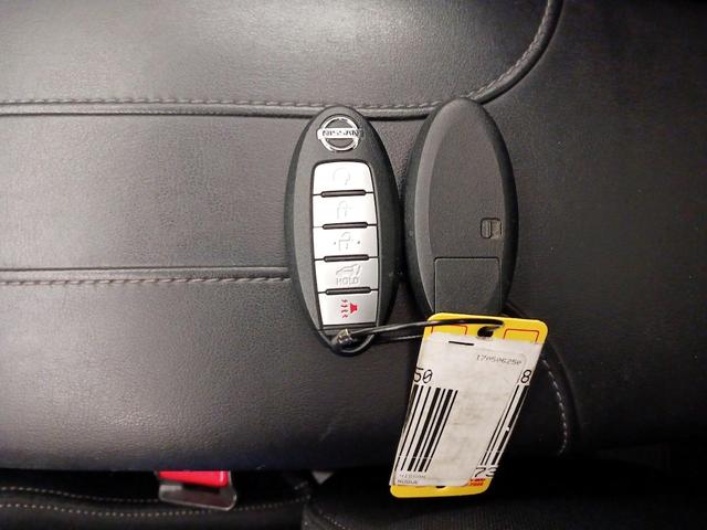 Photo of 2018 Black Nissan Rogue