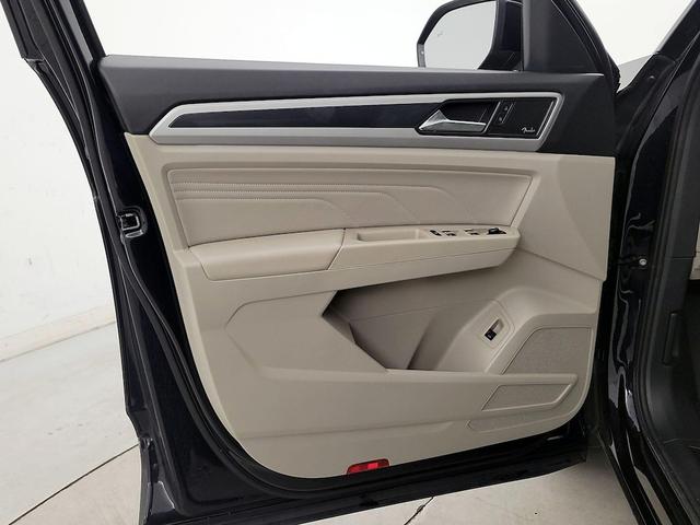 Photo of 2023 Black Volkswagen Atlas