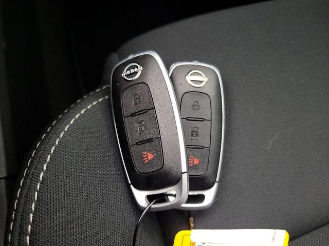 Photo of 2023 Gray Nissan Rogue