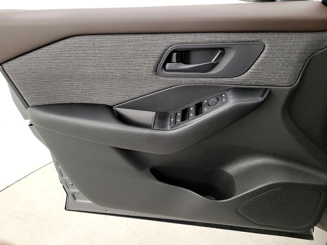 Photo of 2023 Gray Nissan Rogue