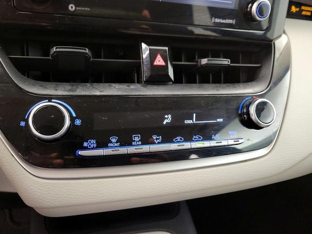 Photo of 2022 White Toyota Corolla